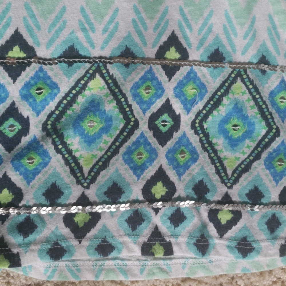 Sequined Patterned Tanktop - Picture 3 of 4